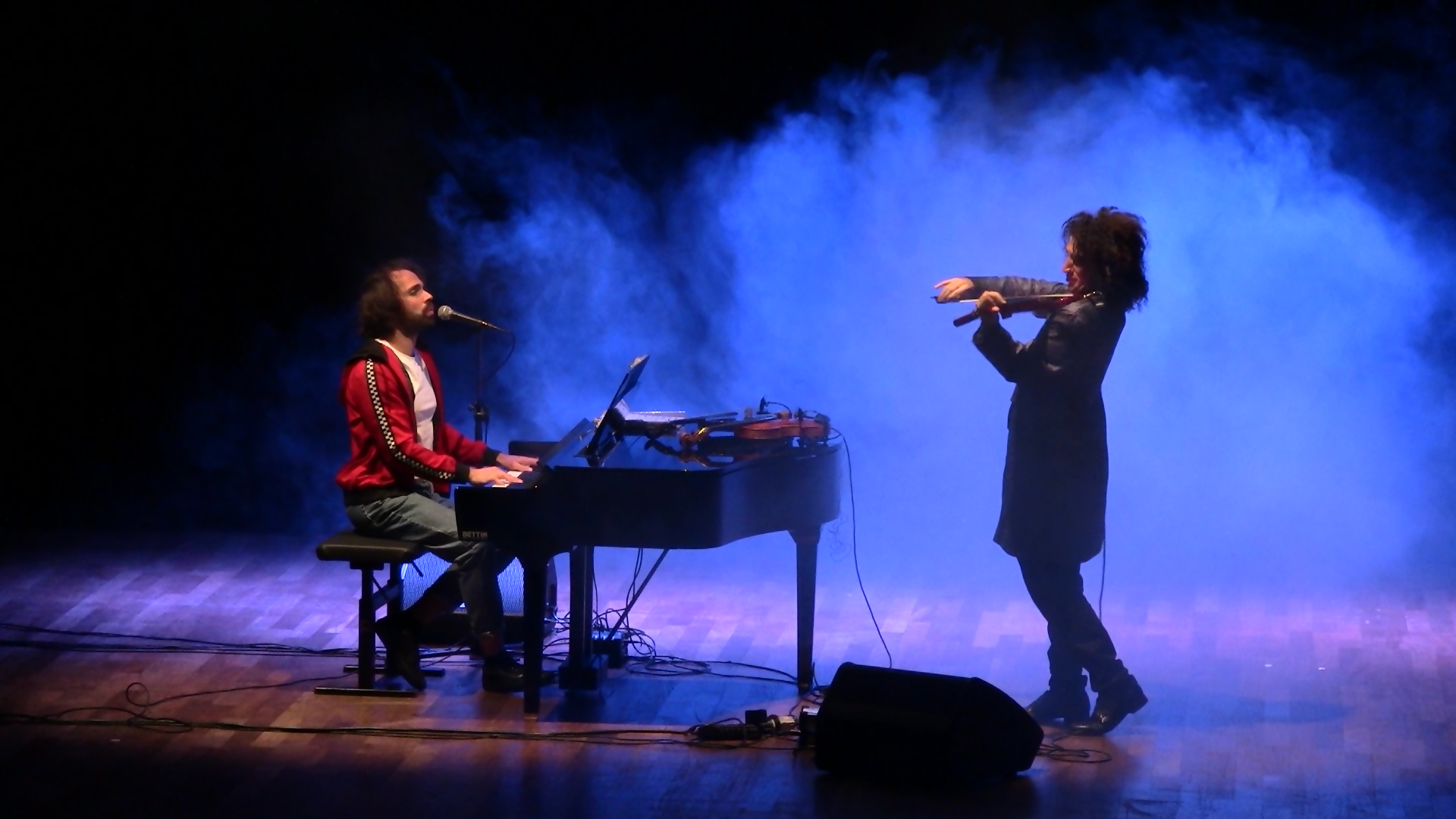 Due giovani artisti fanno sognare con la musica 200 persone