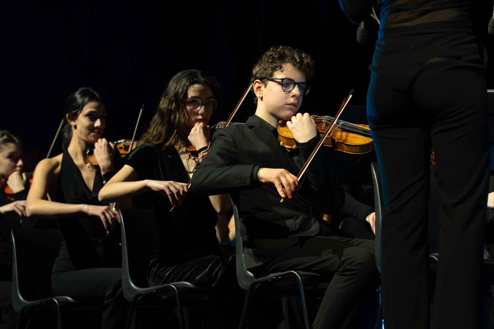Ragazzi che suonano il violino dell’Orchestra dei Polli(ci)ni di Padova