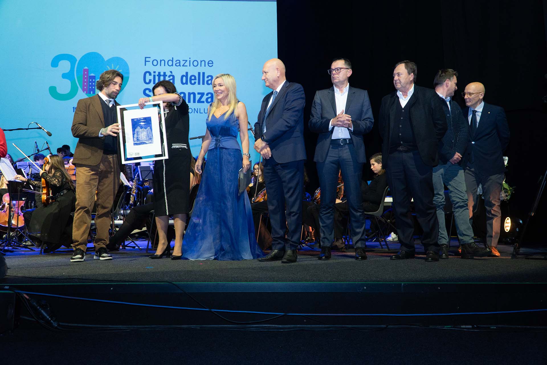 Palco per i festeggiamenti dell'anniversario trentennale di Città della Speranza