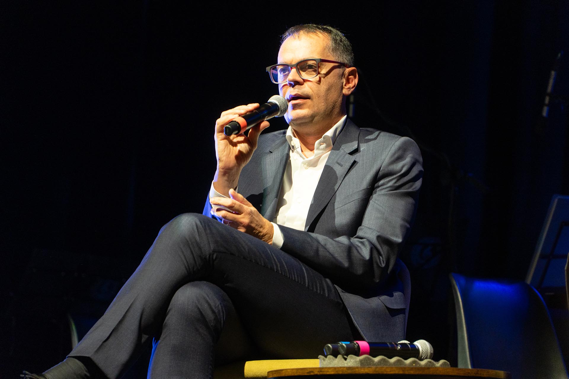 ex Presidente di Città della Speranza Andrea Camporese che parla al microfono