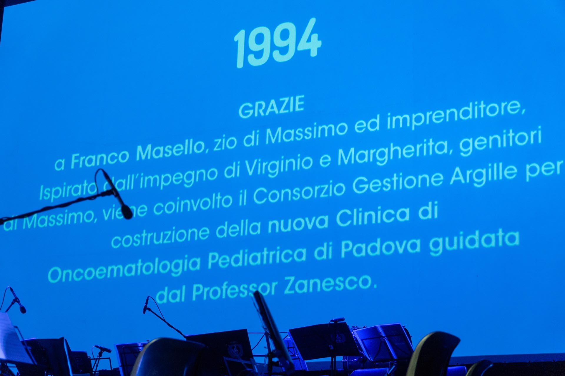 Schermata con la storia del 1994 quando Città della speranza è stata fondata