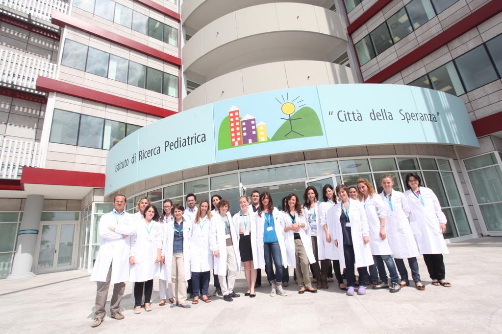 foto di gruppo dei ricercatori dell'istituto della ricerca pediatrica IRP