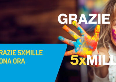 bambina con mani colorati per chiedere di donare il 5xmille a Città della Speranza