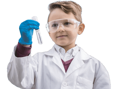bambino vestito da professore laboratorio