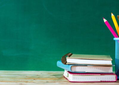 Se sei una scuola invitiamo gli studenti a scoprire il mondo della ricerca scientifica pediatrica per spiegarne il valore.