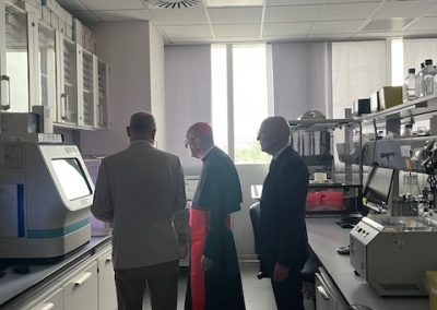 Il cardinale Parolin visita i laboratori dell'Istituto di ricerca pediatrica di Padova