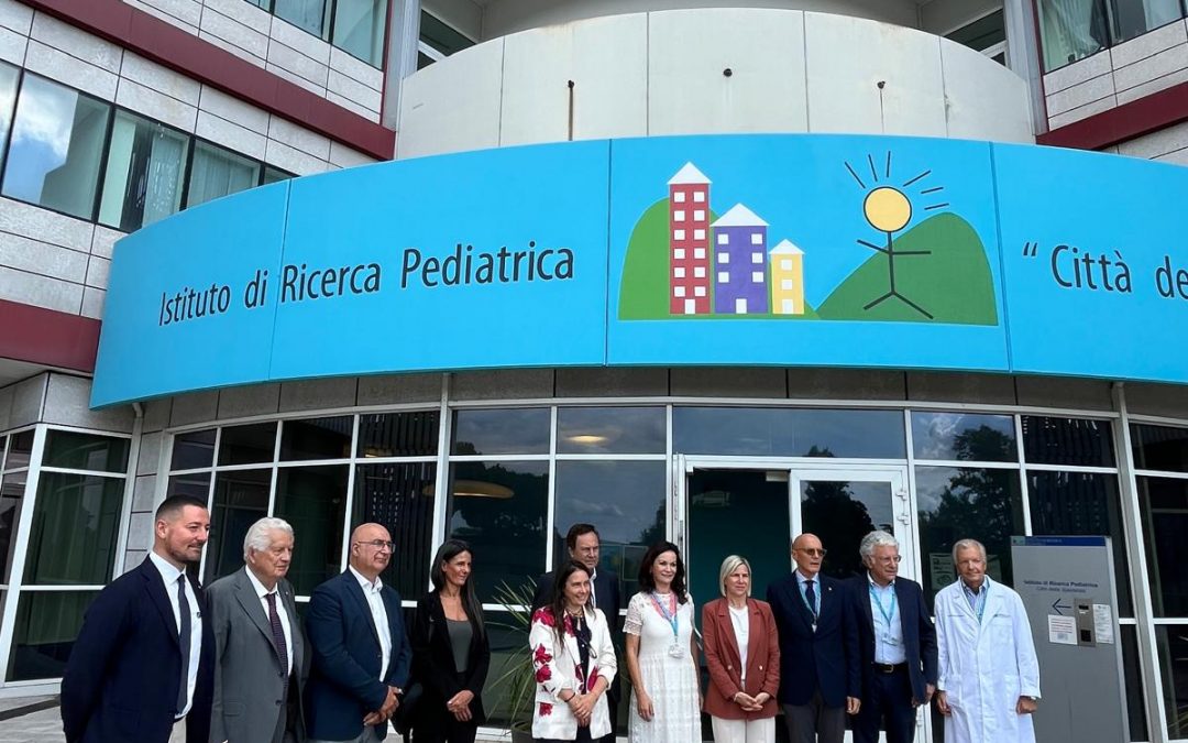 La Ministra per le disabilità Alessandra Locatelli in visita all’Istituto di Ricerca Pediatrica