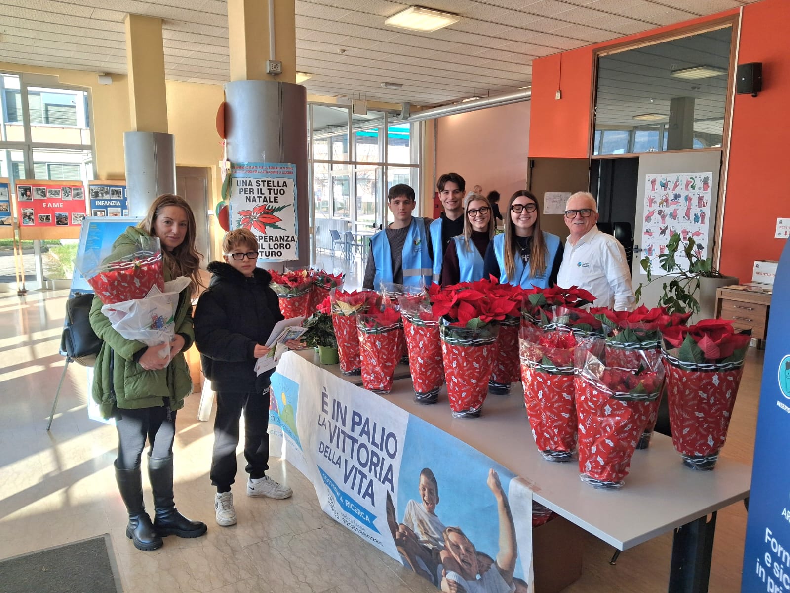 Banchetto Stelle di Natale Istituto Valdagno